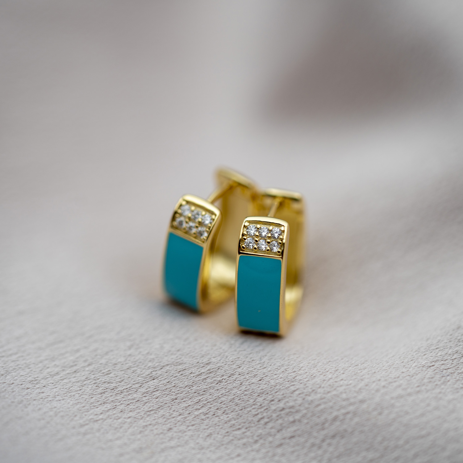 Bilde nummer 2 av Pan Jewelry, Emanuella øreringer i 925 forgylt sølv med zirkonia
