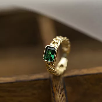 Bilde nummer 2 av Pan Jewelry, Ring i forgylt 925 sølv med grønn zirkonia