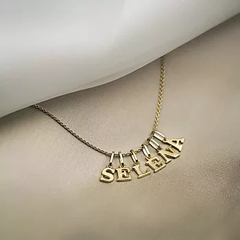 Bilde nummer 2 av Bokstavanheng i 585 gult gull