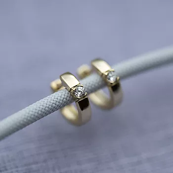 Bilde nummer 2 av Pan Jewelry, Øreringer i 925 forgylt sølv med zirkonia