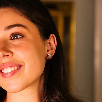 Bilde nummer 2 av Elizabeth diamantøredobber i 585 gult gull 0,50 ct