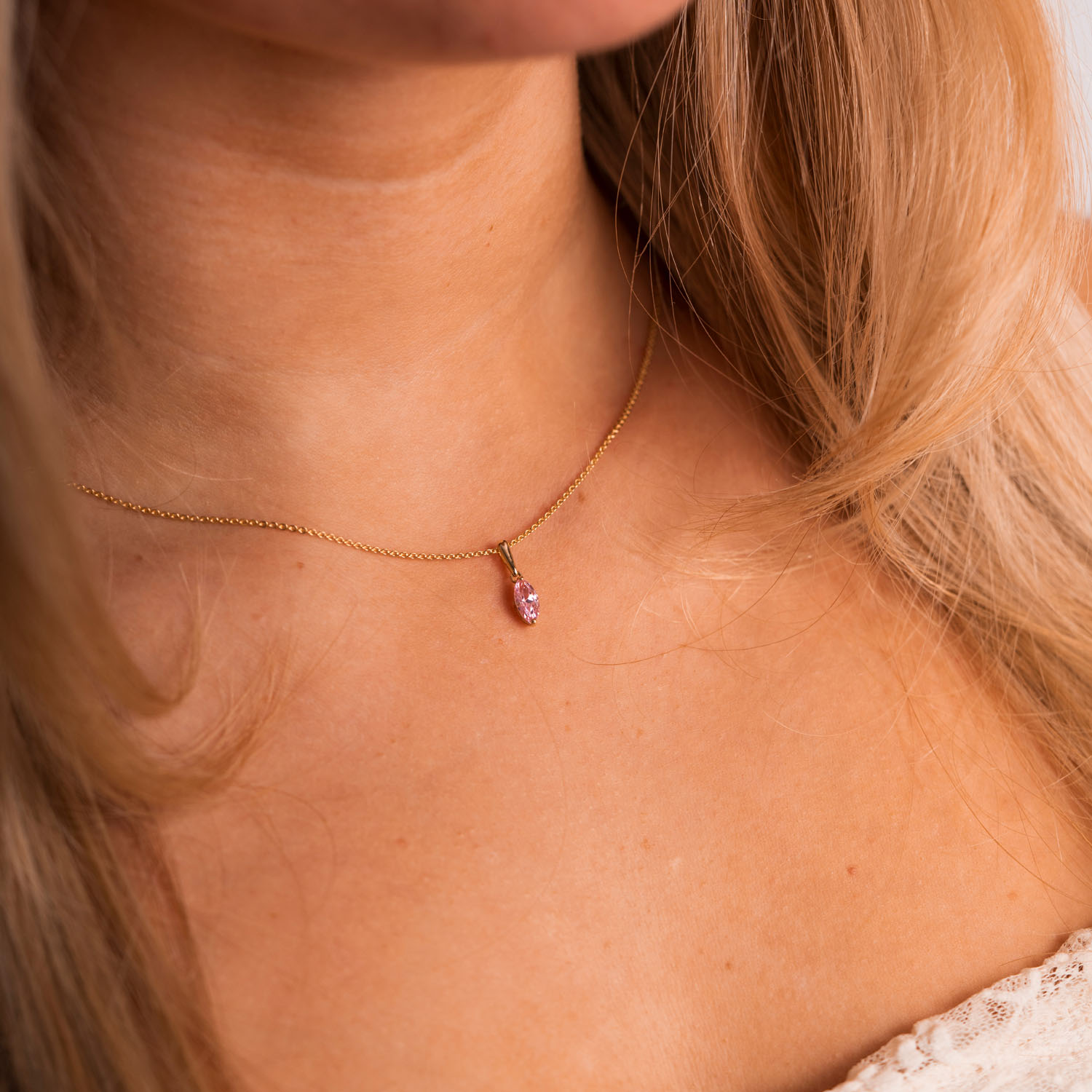 Bilde nummer 3 av Pan Jewelry, Anheng i 585 gult gull med lys rosa zirkonia