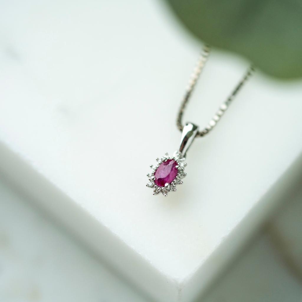 Bilde nummer 3 av Gold Collection, Anheng i 585 hvitt gull med diamanter 0,04 ct og rubin