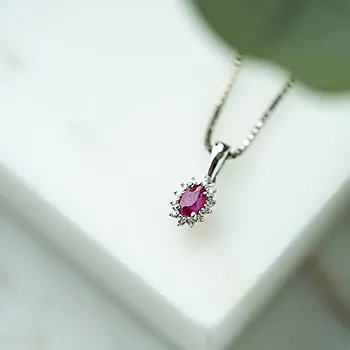 Bilde nummer 3 av Gold Collection, Anheng i 585 hvitt gull med diamanter 0,04 ct og rubin