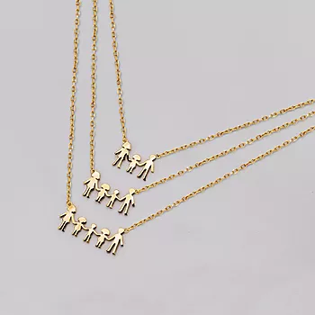 Bilde nummer 2 av Pan Jewelry, Familiesmykke med mor, far, datter og sønn i forgylt 925 sølv