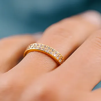 Bilde nummer 2 av Giftering i 585 gult gull med diamanter 0,56 CT | 4 mm bredde