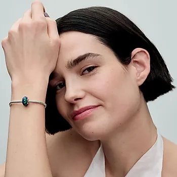 Bilde nummer 2 av Pandora Moments, Charm i 925 sølv med LAB opal