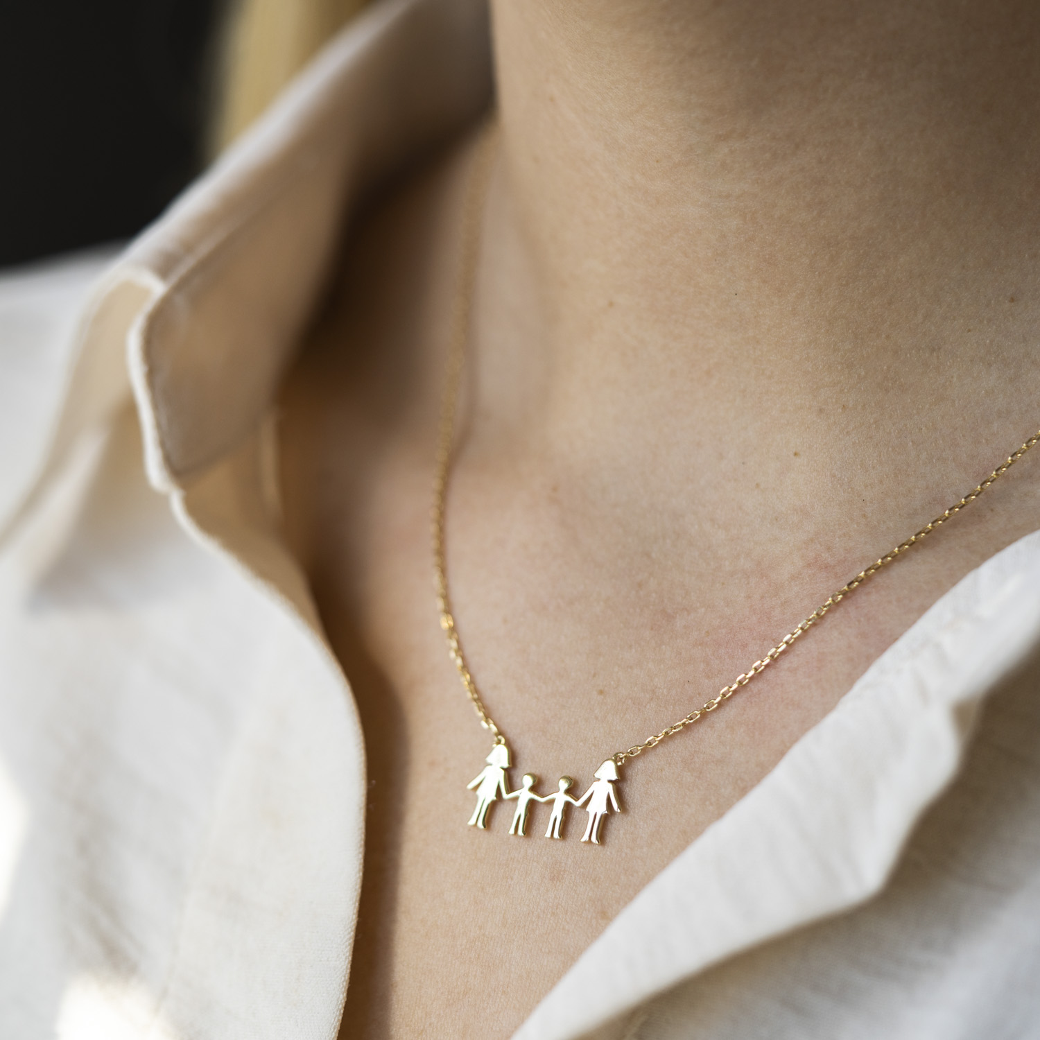 Bilde nummer 4 av Pan Jewelry, Familiesmykke med mødre og to sønner i forgylt sølv