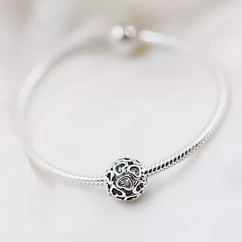 Bilde nummer 4 av Pandora Moments, Charm i 925 sølv med hjerter