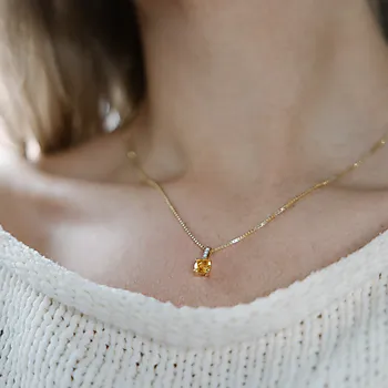 Bilde nummer 2 av Aurora anheng i 585 gult gull med diamanter 0,03 og citrin