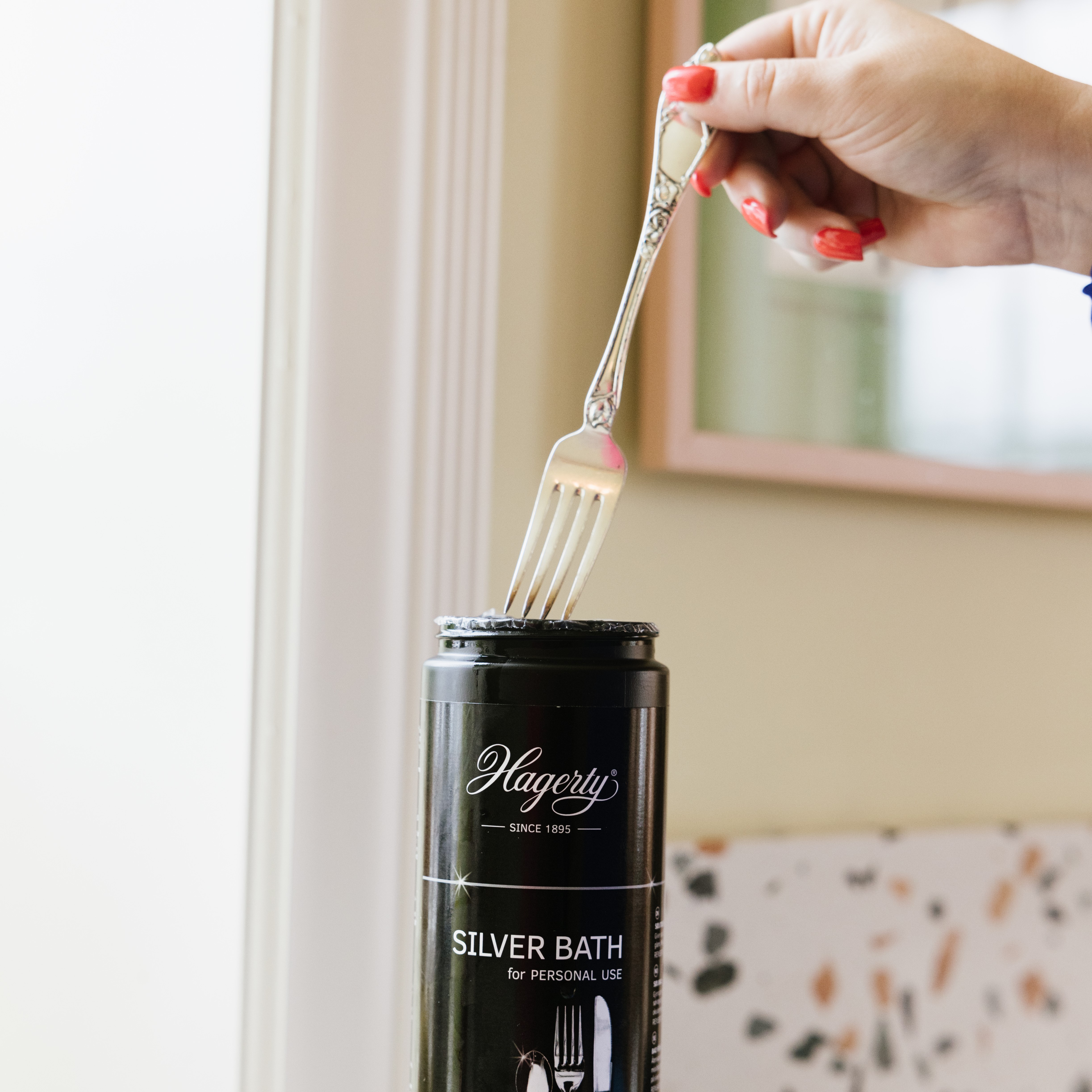 Bilde nummer 4 av Hagerty Silver bath 580 ml, Pussemiddel til sølvbestikk