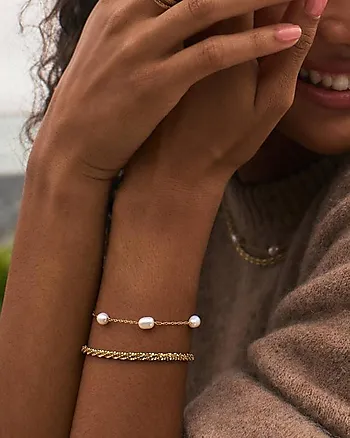 Bilde nummer 2 av Perla armbånd i forgylt stål med ferskvannsperler