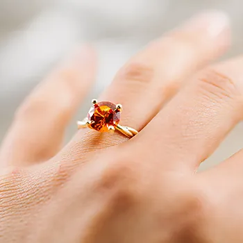 Bilde nummer 2 av Pan Jewelry Drops, Ring i 585 gult gull med syntetisk Padparascha