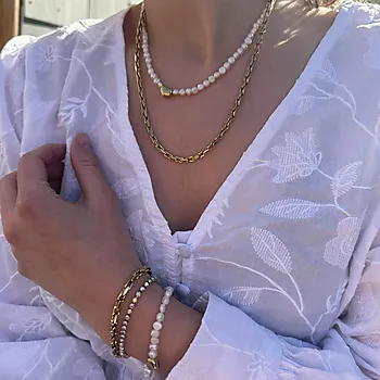 Bilde nummer 2 av Tone Damli by A&C, Nordic Dawn armbånd i forgylt stål og krystaller