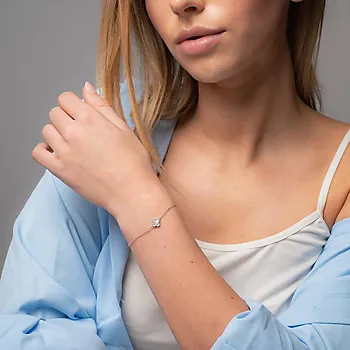 Bilde nummer 2 av Kløver armbånd i 925 sølv perlermor