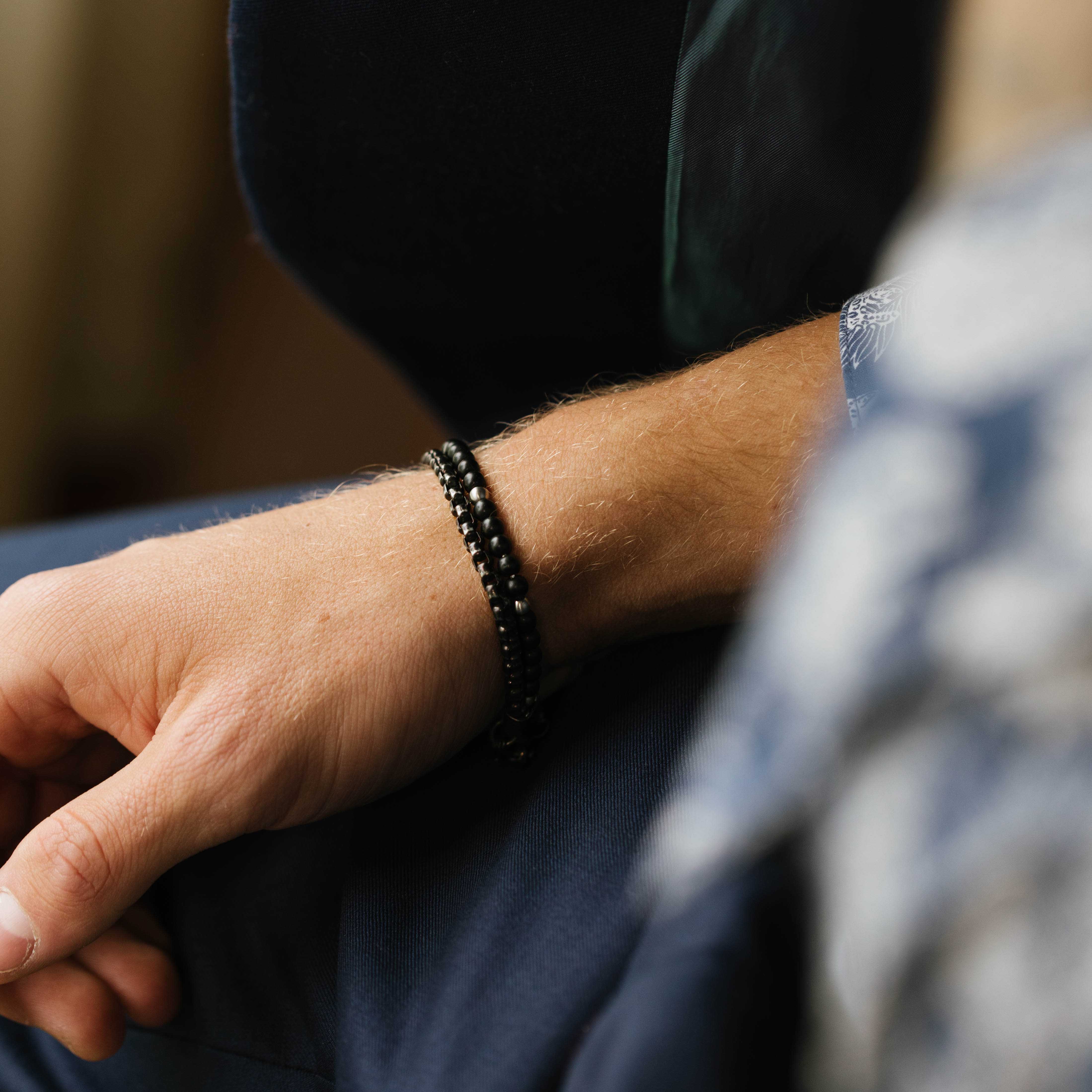 Bilde nummer 4 av Alexander, Armbånd i stål med sorte stener
