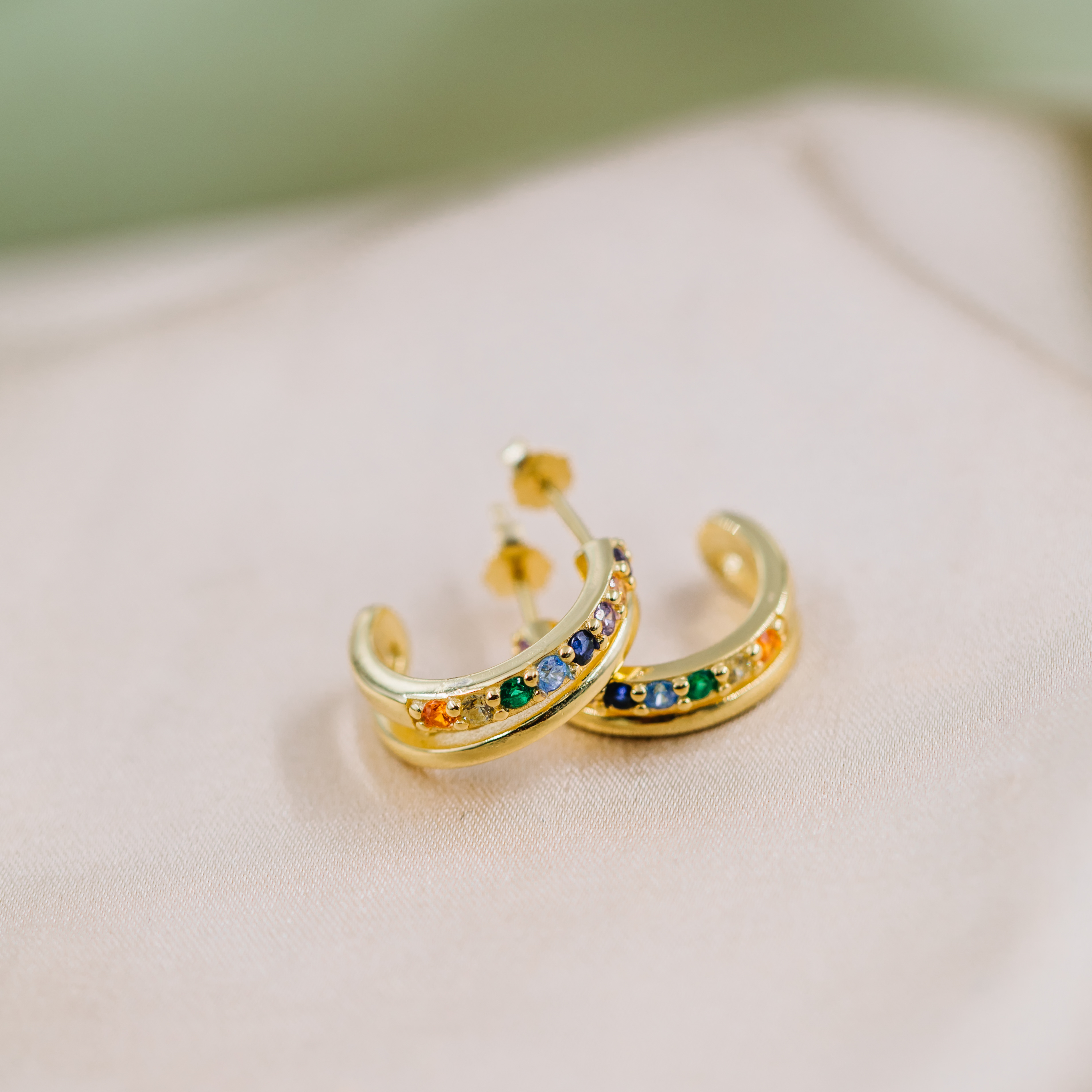 Bilde nummer 4 av Pan Jewelry, Øredobber i forgylt 925 sølv med farget zirkonia