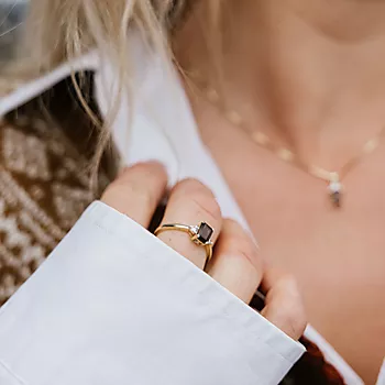 Bilde nummer 2 av Michelle diamantring i 585 gult gull 0,10 ct med røykkvarts