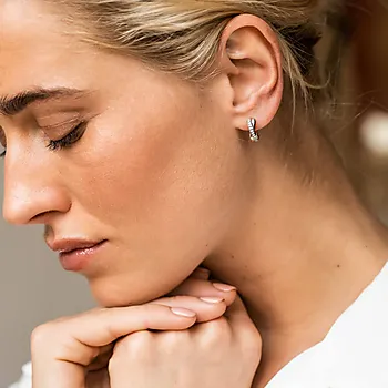 Bilde nummer 2 av Øreringer i 925 sølv med zirkonia