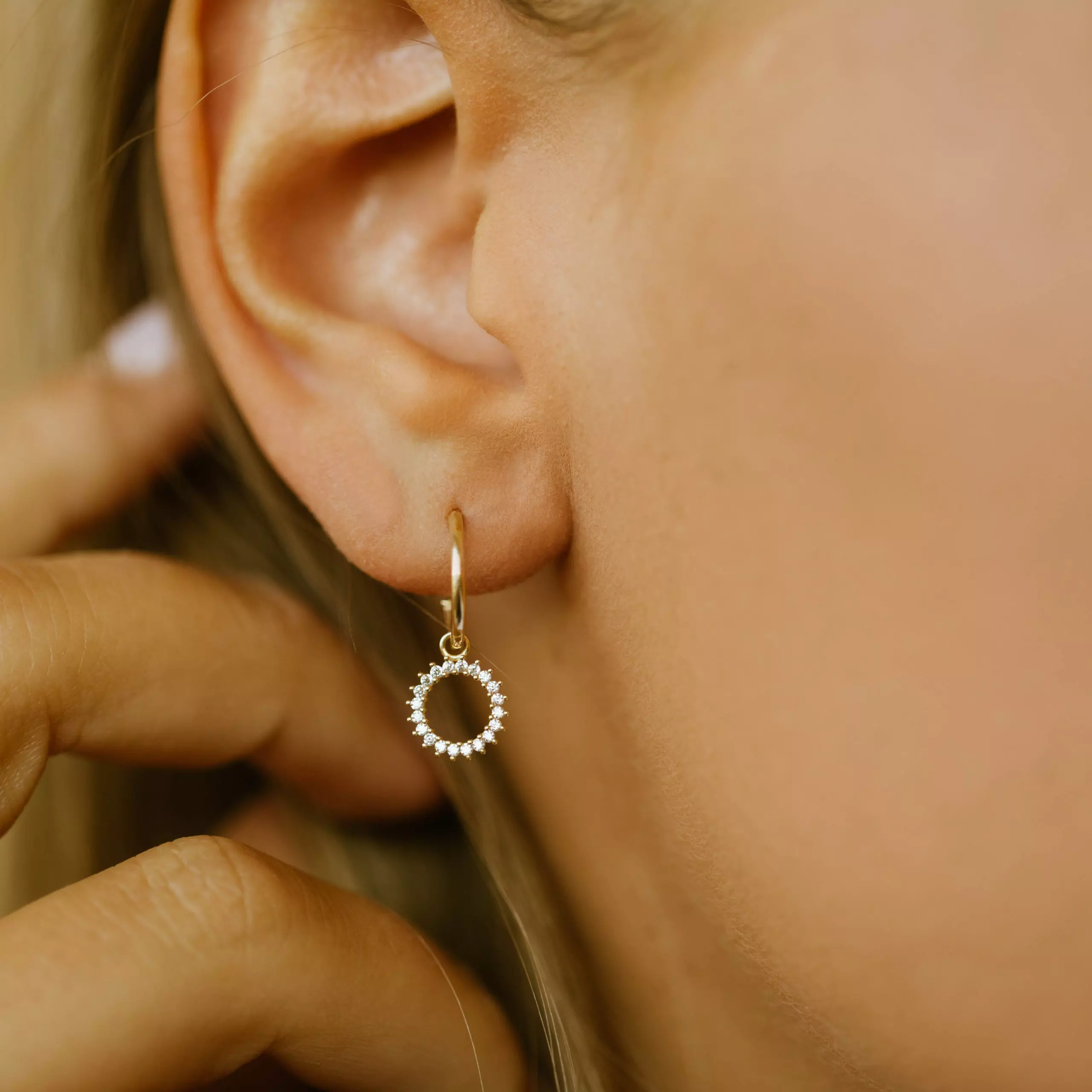 Bilde nummer 3 av Pan Jewelry, Øredobber i 585 gult gull med zirkonia