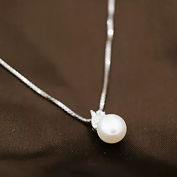 Bilde nummer 3 av Pan Jewelry, Anheng i 585 hvitt gull med ferskvannsperle og zirkonia