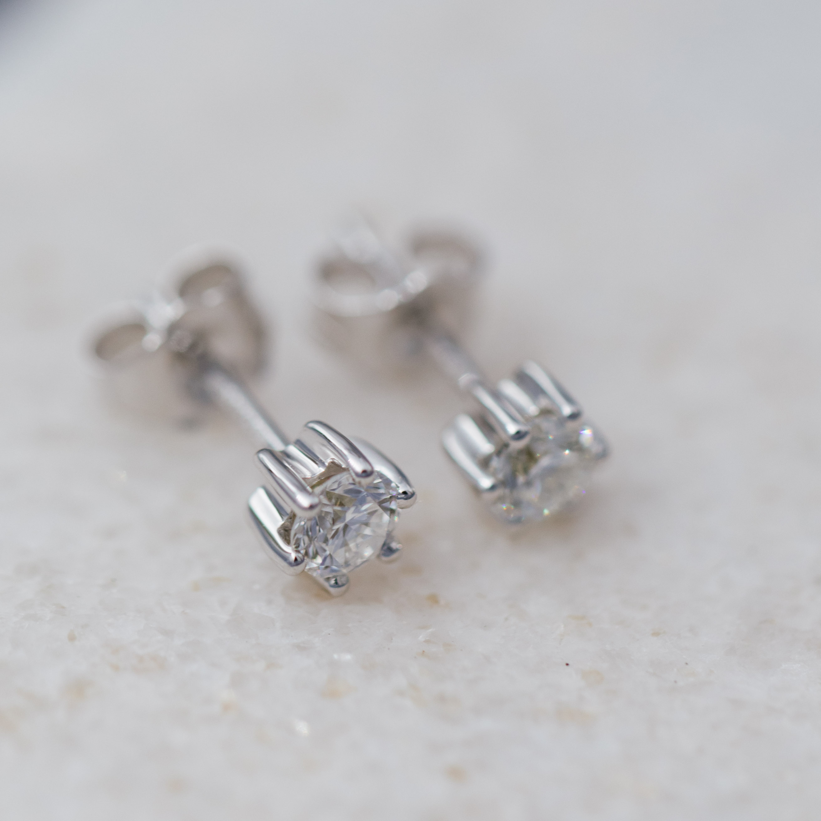 Bilde nummer 2 av Pan Jewelry, Ingrid ensten øredobber i 585 hvitt gull 0,40 ct