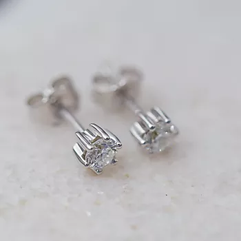 Bilde nummer 2 av Pan Jewelry, Ingrid ensten øredobber i 585 hvitt gull 0,40 ct