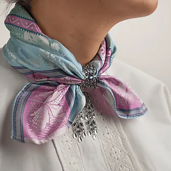 Bilde nummer 2 av Skjerfring i 830 oksidert sølv med blå sten