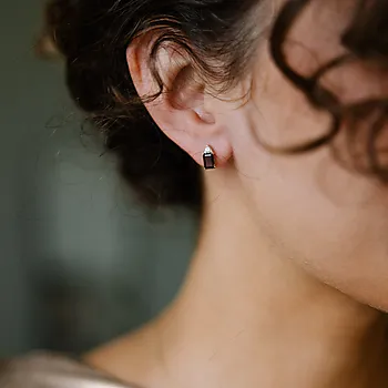 Bilde nummer 2 av Michelle diamantøredobber i i 585 gult gull 0,08 ct med røykkvarts