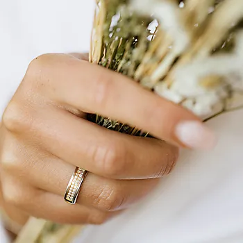 Bilde nummer 3 av Giftering i 585 gult og hvitt gull med diamanter 0,24 CT | 5,5 mm bredde