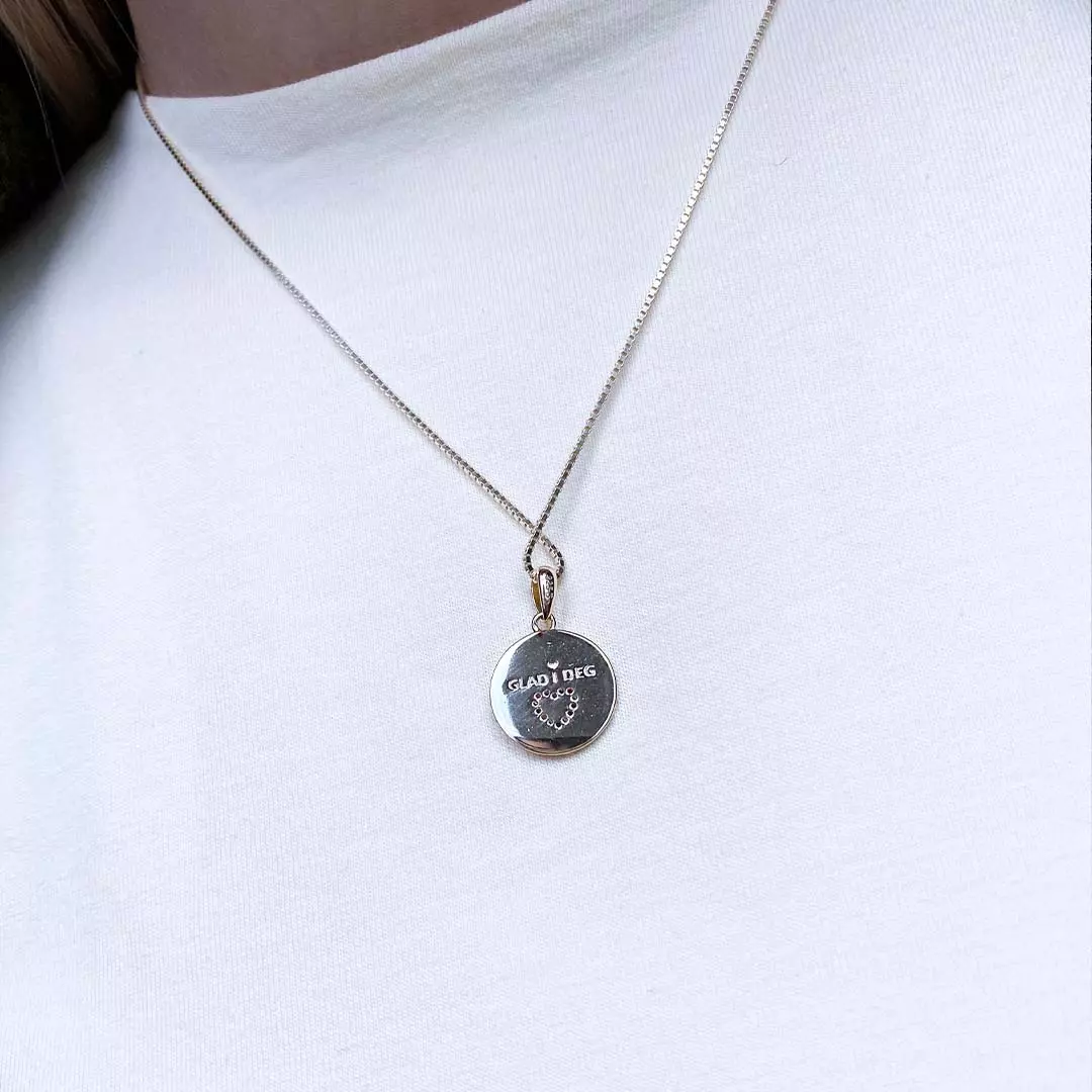 Bilde nummer 3 av Pan Jewelry, Smykke i forgylt 925 sølv med zirkonia og teksten VERDENS BESTE MAMMA