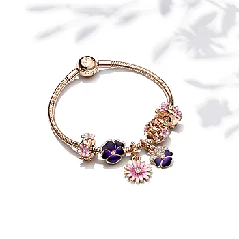 Bilde nummer 2 av Pandora Moments, Charm i 925 rosèforgylt sølv med tusenfryd