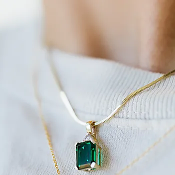 Bilde nummer 4 av Michelle smykke i 585 gult gull med diamant 0,10 ct hydrotermisk smaragd