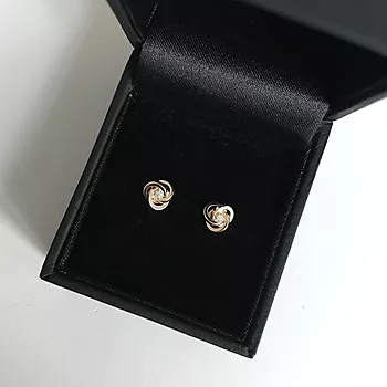 Bilde nummer 2 av Pan Jewelry, Øredobber i 585 gult gull med knute og zirkonia