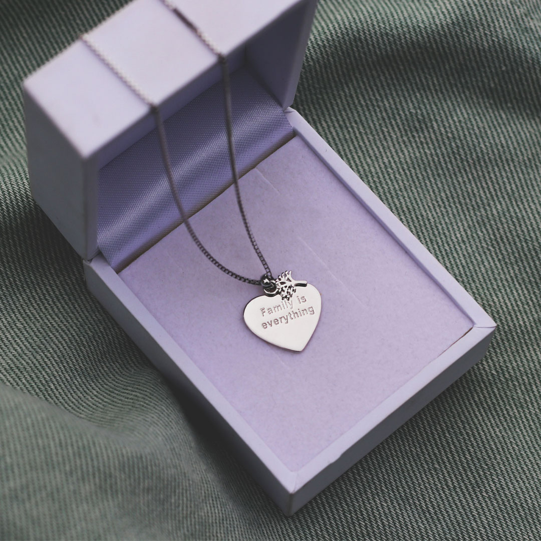 Bilde nummer 3 av Pan Jewelry, Hjerte smykke i 925 sølv "Family is everything"