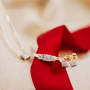 Bilde nummer 4 av Line diamantsmykke i 375 gult gull 0,12 ct