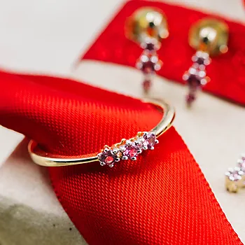 Bilde nummer 3 av Nora ring i 375 gult gull med turmalin