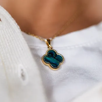 Bilde nummer 4 av Kløver smykke i 925 sølv med abalone