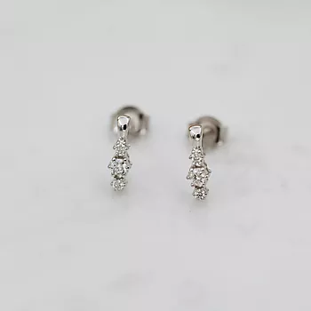 Bilde nummer 3 av Nora øredobber i 375 hvitt gull med diamanter 0,16 ct