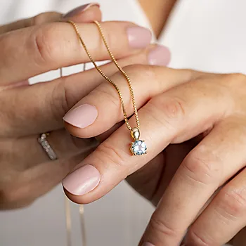 Bilde nummer 3 av Pan Jewelry, Anheng i 585 gult gull med blå topas