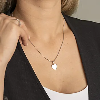 Bilde nummer 4 av Smykke i 925 rhodinert sølv med hjerte og zirkonia i hempen