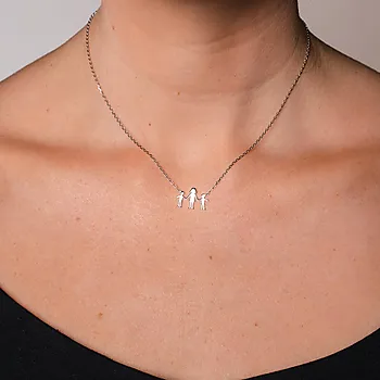 Bilde nummer 2 av Familiesmykke i 925 sølv med mor og to sønner
