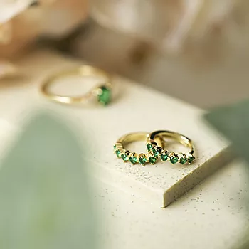 Bilde nummer 4 av Pan Jewelry, Øreringer i forgylt sølv med grønn zirkonia