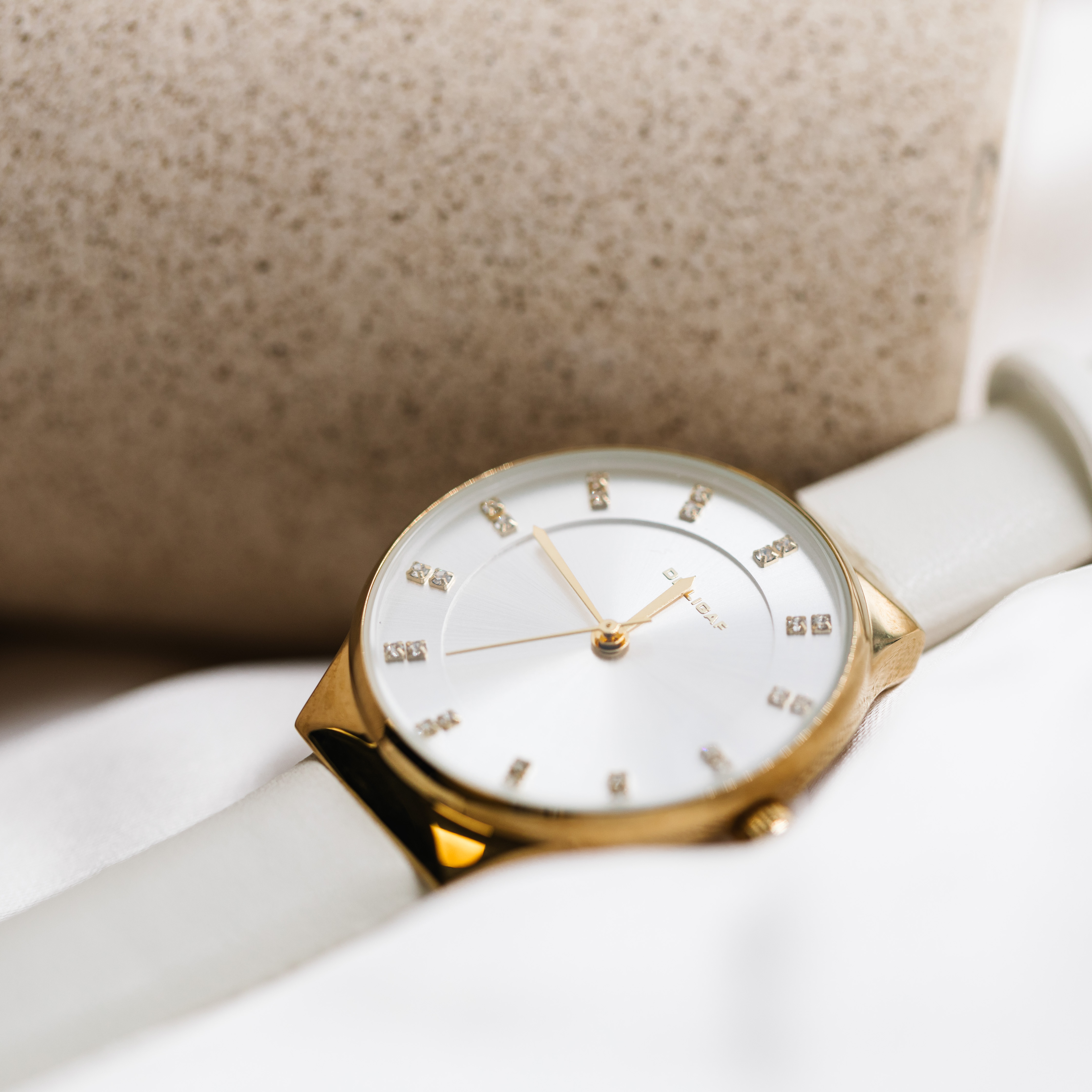 Bilde nummer 2 av Dilligaf, Dameklokke med beige rem