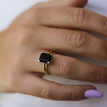 Bilde nummer 2 av Michelle diamantring i 585 gult gull 0,04 ct med sort onyx