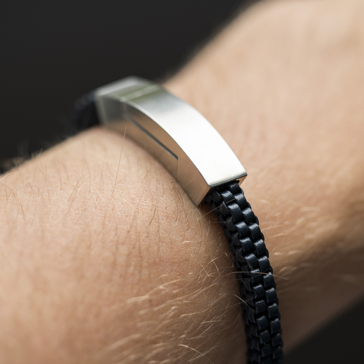 Bilde nummer 4 av Alexander, Armbånd i stål med blå skinnrem