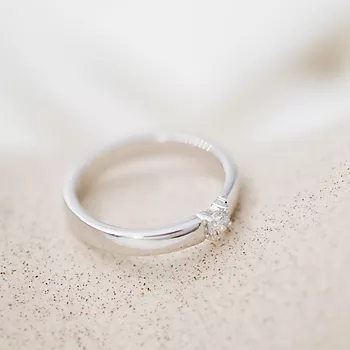 Bilde nummer 2 av Pan Jewelry, Angelica alliansering i 585 hvitt gull med diamanter 0,15 ct WSI