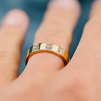 Bilde nummer 3 av Giftering i 585 gult gull med diamanter 0,18 CT | 5 mm bredde