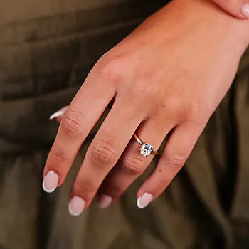 Bilde nummer 2 av Juliett ring i 375 hvitt gull med moissanite 0,75