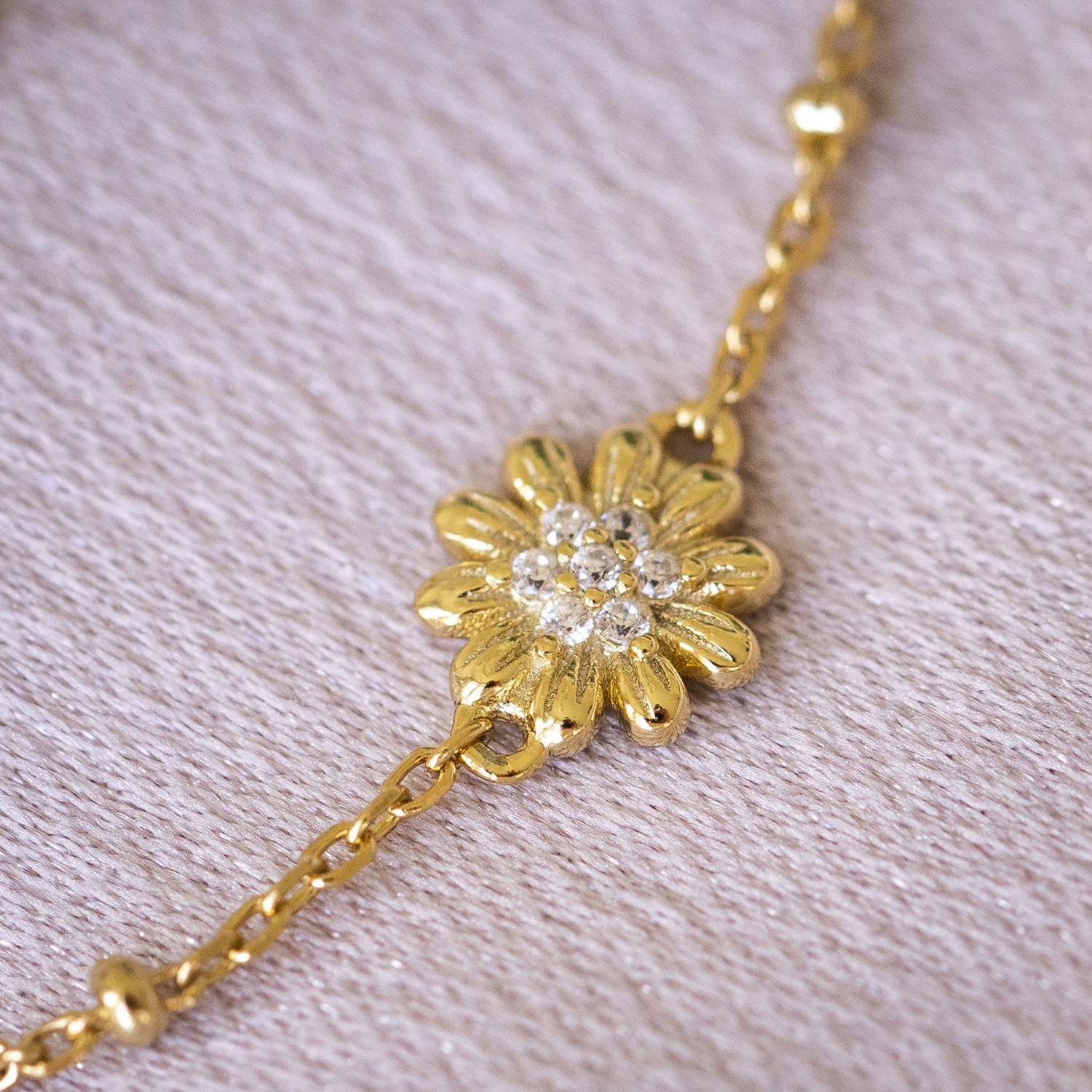 Bilde nummer 3 av Prins & Prinsesse, Armbånd til barn i forgylt 925 sølv med blomst og zirkonia